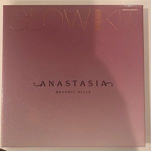 Barely used Anastasia glow kit - sugar